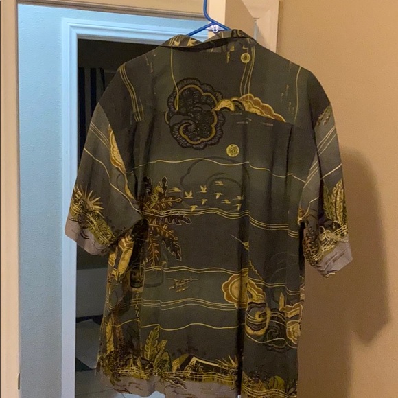 Tommy Bahama shirt - Picture 3 of 4